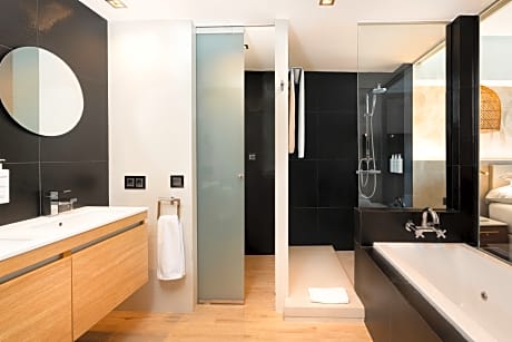 DOUBLE OR TWIN ROOM WITH PRIVATE POOL