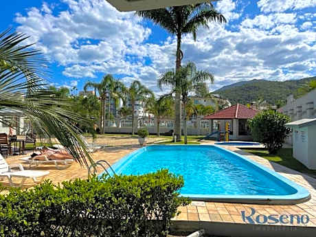 cód 154 - Excelente apartamento á apenas 200m do mar!