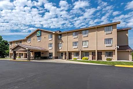 Quality Inn & Suites Warren