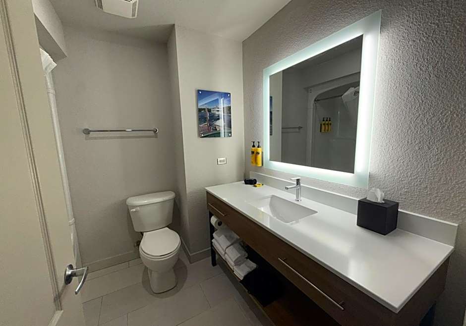 Best Western Plus 1000 Islands Hotel & Suites