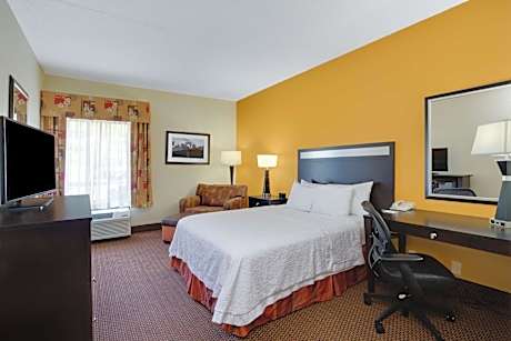 Queen Room with Mobility Access/Non-Smoking