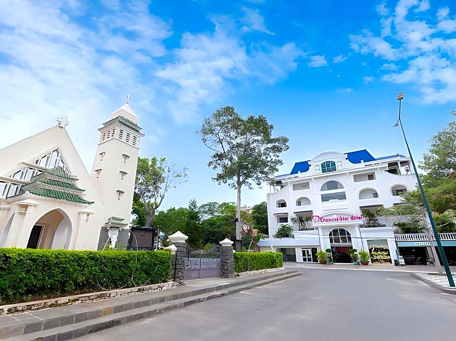 Joi Boutique Bãi Trước