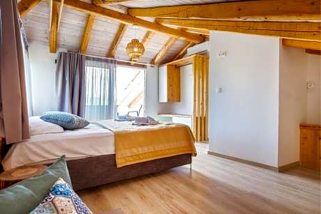 Deluxe Suite with Sea View