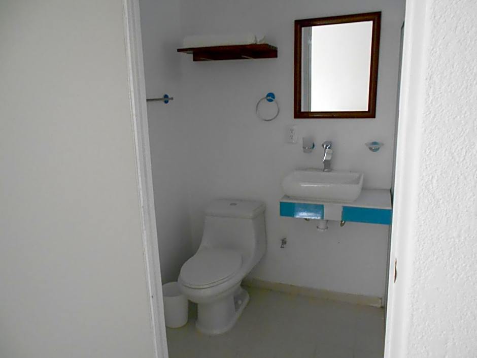 Hotel y Suites Del Paci­fico