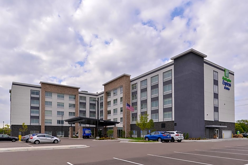 Holiday Inn Express and Suites - Mall of America - MSP Airport By IHG