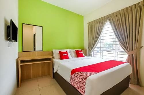 OYO 89677 Sunflower Hotel