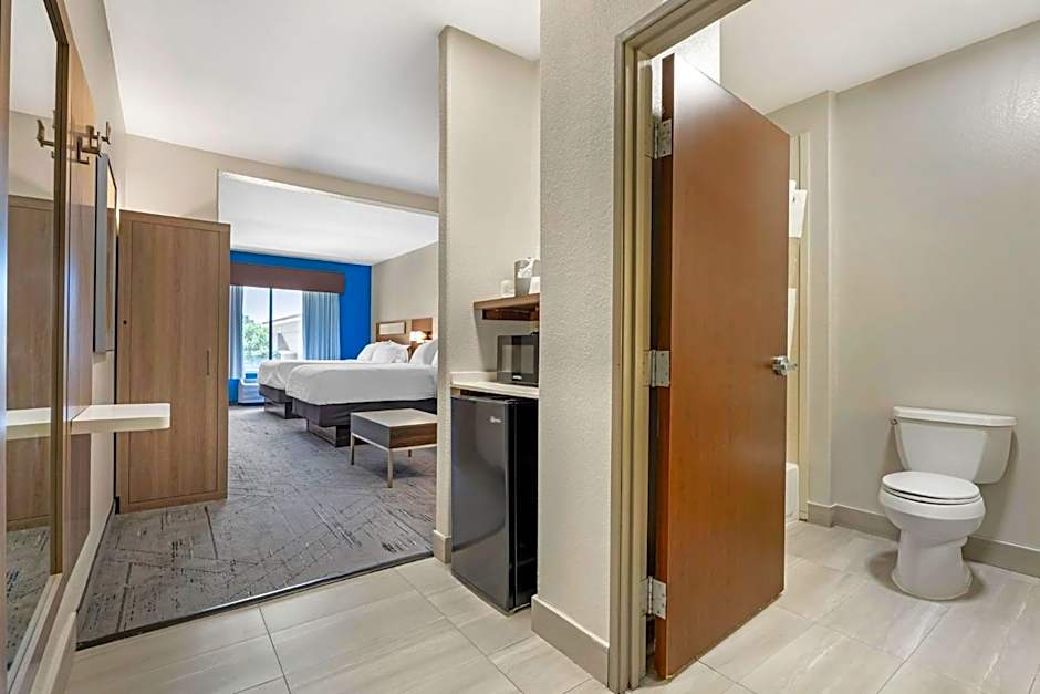 Holiday Inn Express and Suites Beeville By IHG