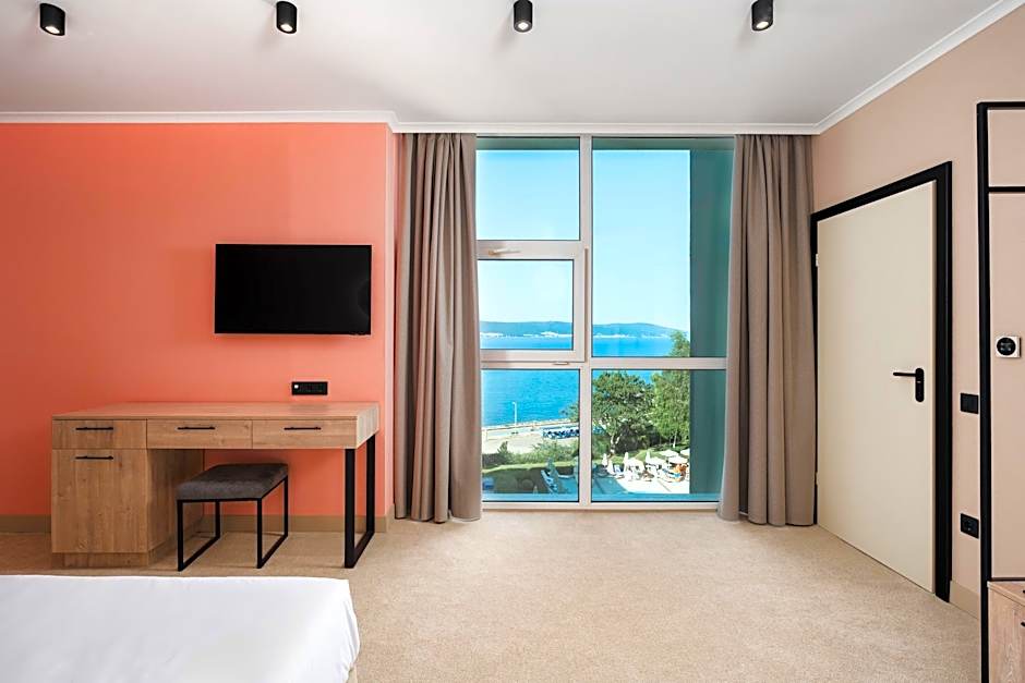 Photo 1 of 4 of Suite, Sea View, Balcony