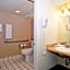 Howard Johnson by Wyndham Benton Harbor
