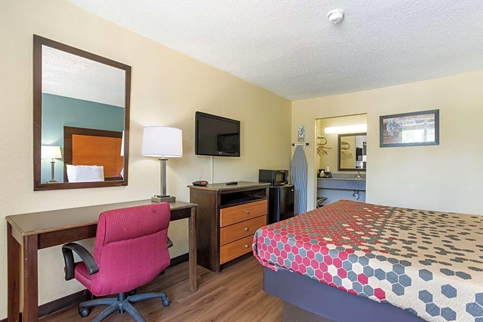 Econo Lodge Gallatin - Metro Nashville