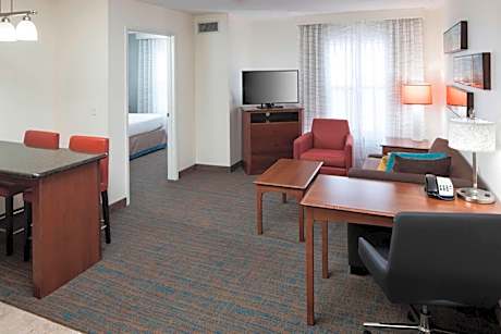 One-Bedroom Studio Suite with Sofa Bed and Roll-in Shower - Mobility and Hearing Accessible