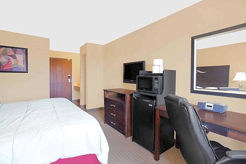 Super 8 by Wyndham Sheboygan WI
