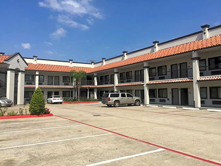 Island Suites Hobby Airport