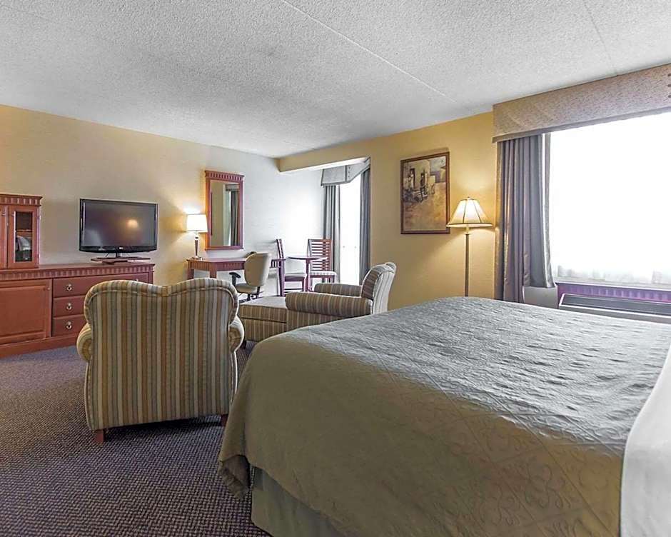 Quality Inn & Suites Bay Front