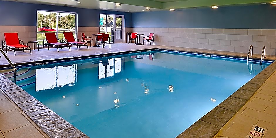 Holiday Inn Express and Suites - Mall of America - MSP Airport By IHG
