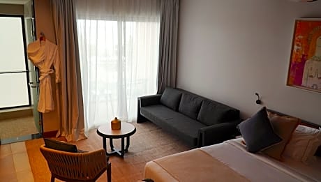 DELUXE SUITE