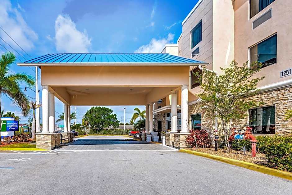 Holiday Inn Express & Suites Lantana By IHG