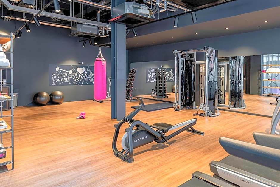 Moxy by Marriott London Heathrow Airport