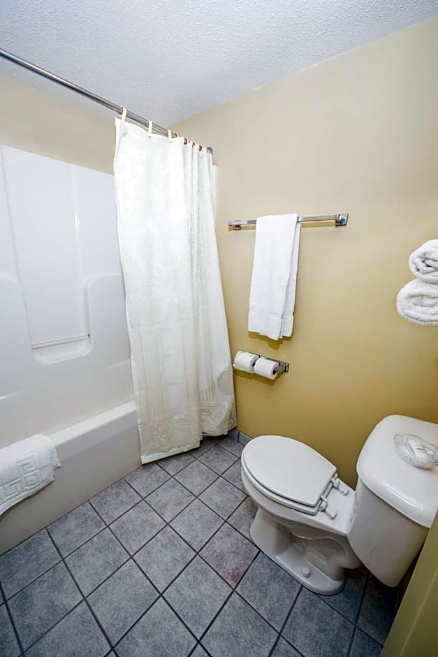 OurGuest Inn & Suites Downtown Port Clinton