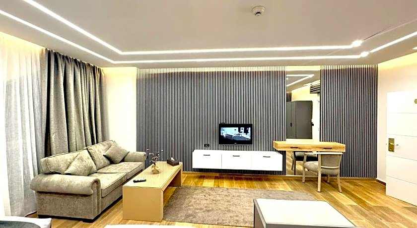 Queens Suite Hotel
