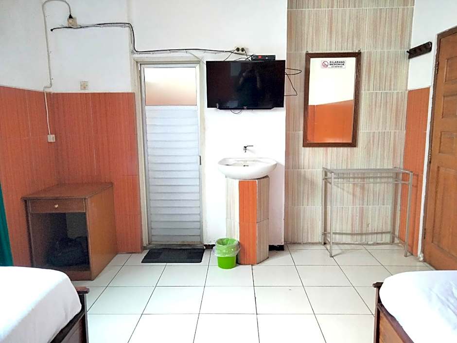 Sartika Hotel Mitra RedDoorz Pati