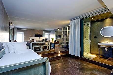 Suite with City View