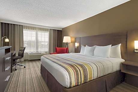 1 King Bed, Suite, Nonsmoking, Accessible