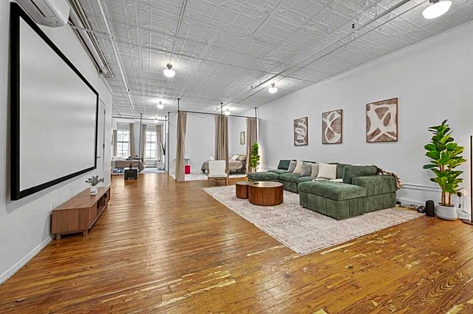Massive SoHo Loft 4 Bedrooms 2 Bath 7 Beds