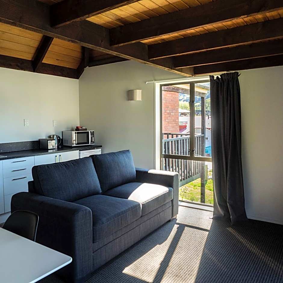 Duvauchelle Seaside Motel