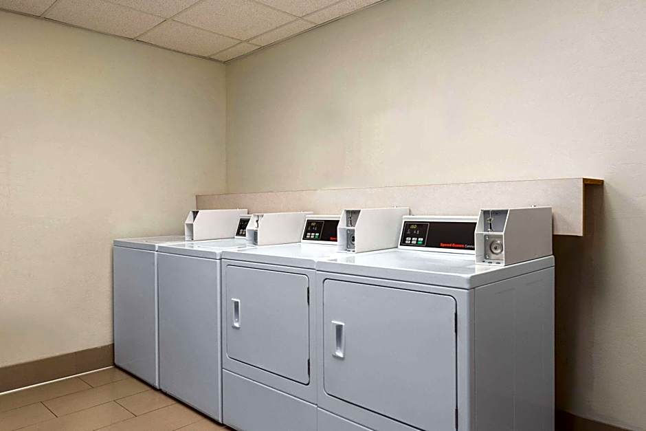La Quinta Inn & Suites by Wyndham Bakersfield North