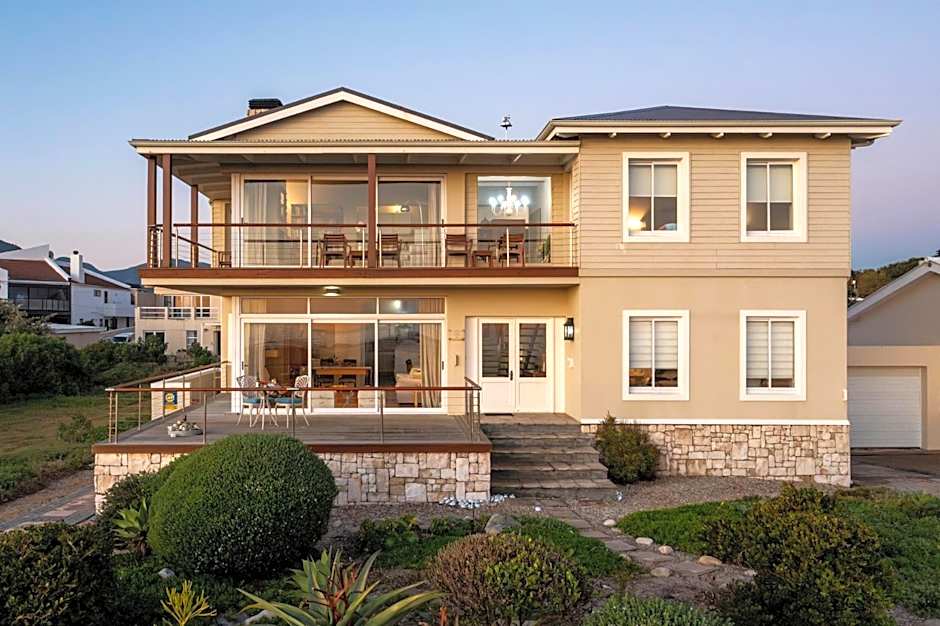 138 Marine Beachfront Guesthouse