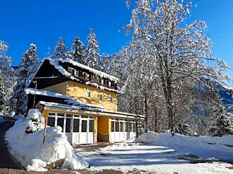 Rooms Barovc by the Lake Jasna