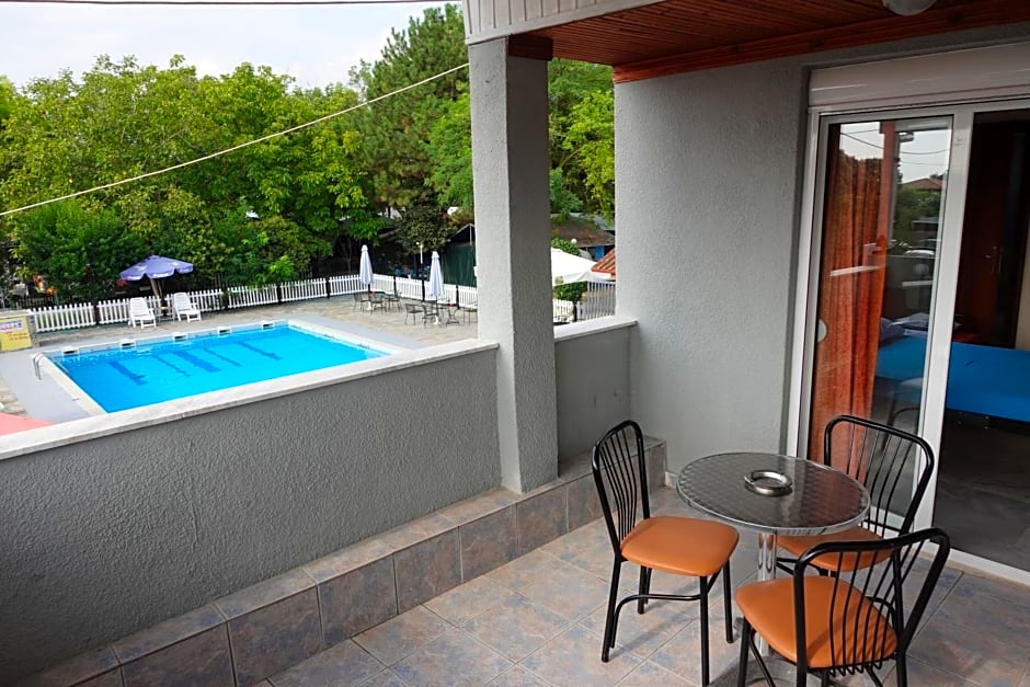 Camping Mitikas and Bungalows