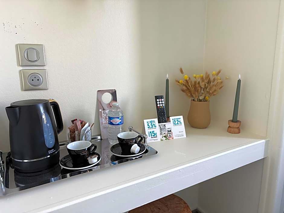 Logis Hôtel- Restaurant Le Relais Guillaume de Normandy-PARKING GRATUIT-Bornes électriques-VUE BAIE TERRASSE-Calme