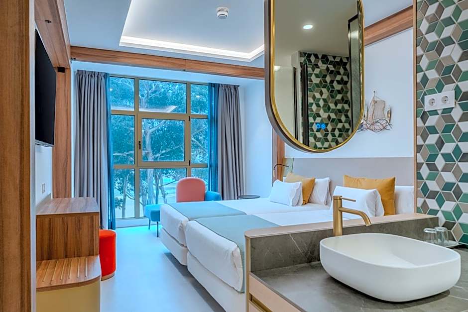 Photo 1 of 8 of Superior 2 Twin Beds, River View