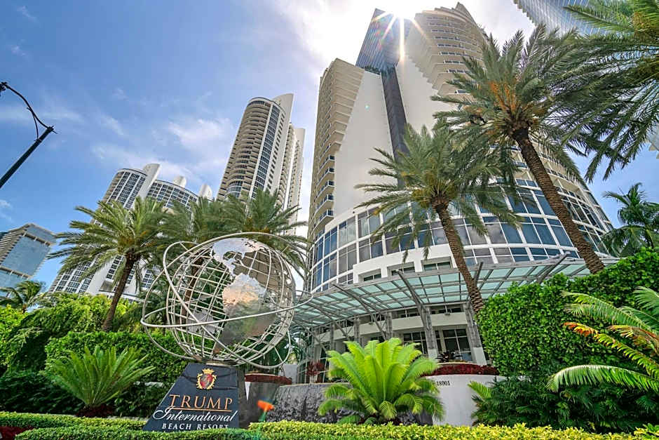 TRUMP INTL 2 BEDROOM APARTMENT 1600 Sqf Ocean and Bay View