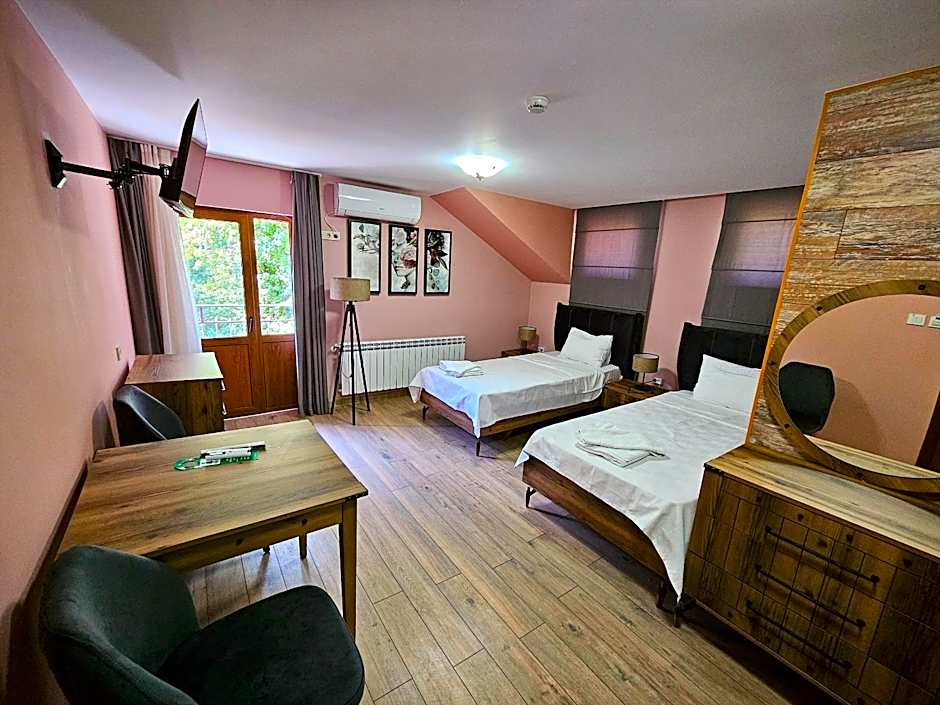 Alen Mak Forest Hotel