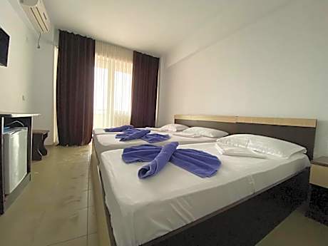 Triple Room with Private Bathroom