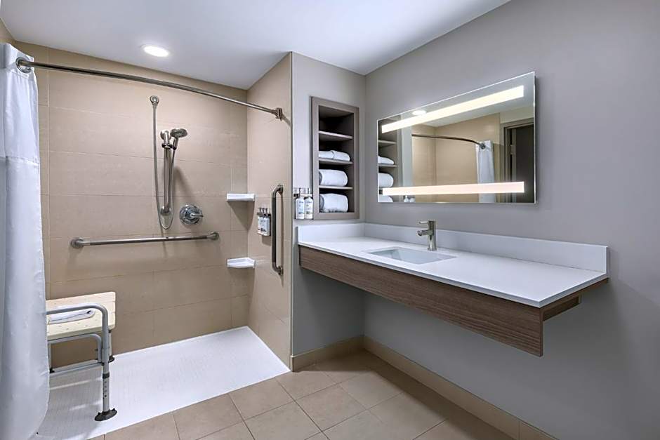 Holiday Inn Express Hotel & Suites Brockville By IHG