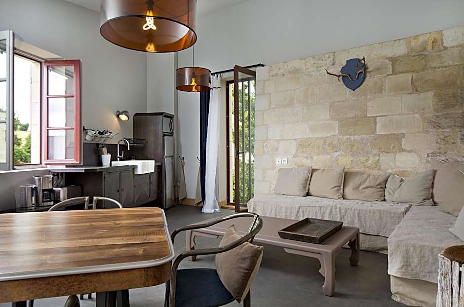 Le Chateau de Candes, sa Tour et ses Suites.