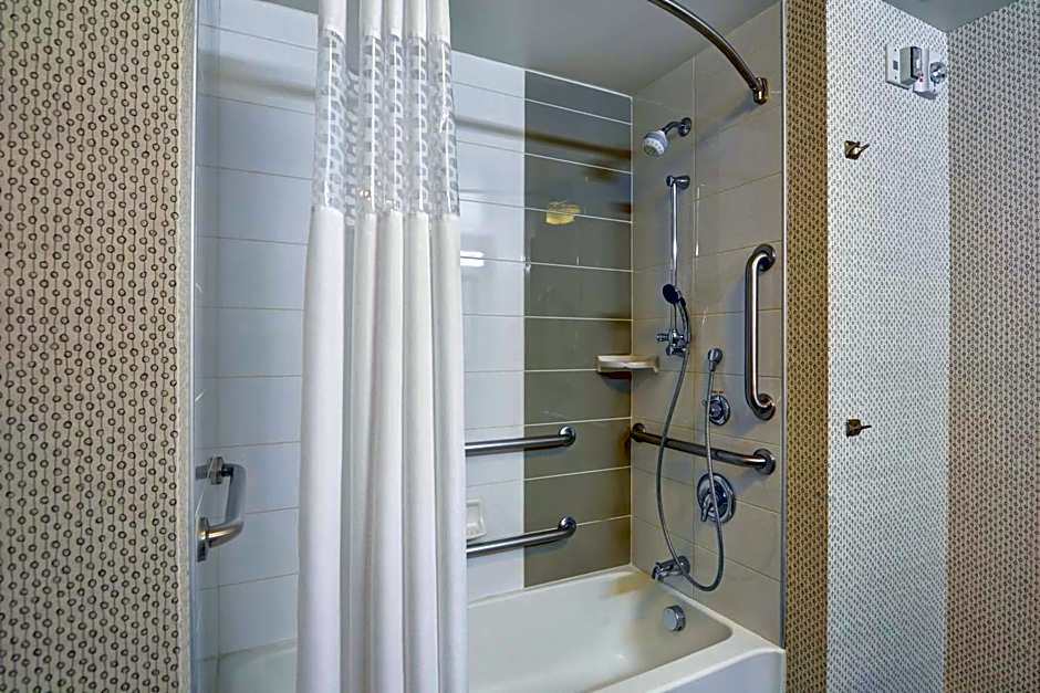 Hampton Inn By Hilton & Suites Raleigh Crabtree Valley