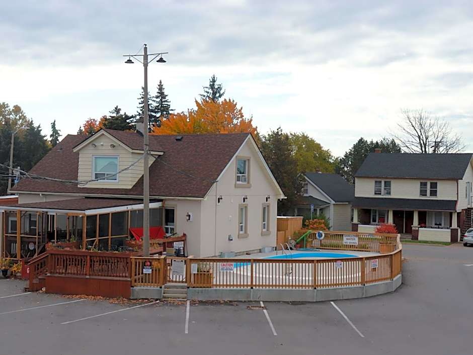 Knights Inn By The Falls