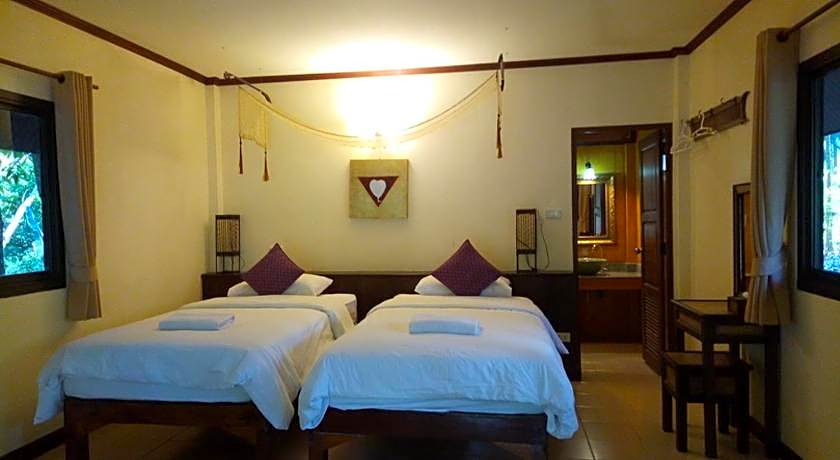 Baanwangnamkeaw Lodge