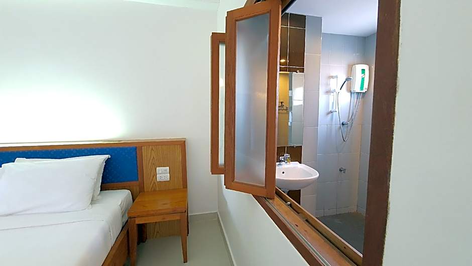J2 Hotel