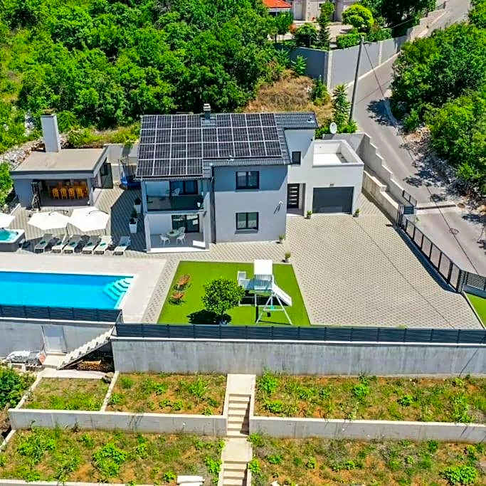 Holiday home "Villa Blue Lake" - Private Heated pool, Hotube