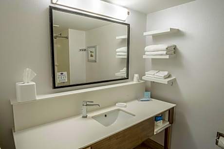 King Room with Accessible Tub - Mobility and Hearing Access/Non-Smoking