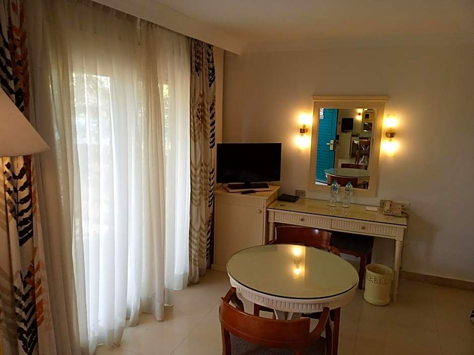 Cairo Pyramids Hotel