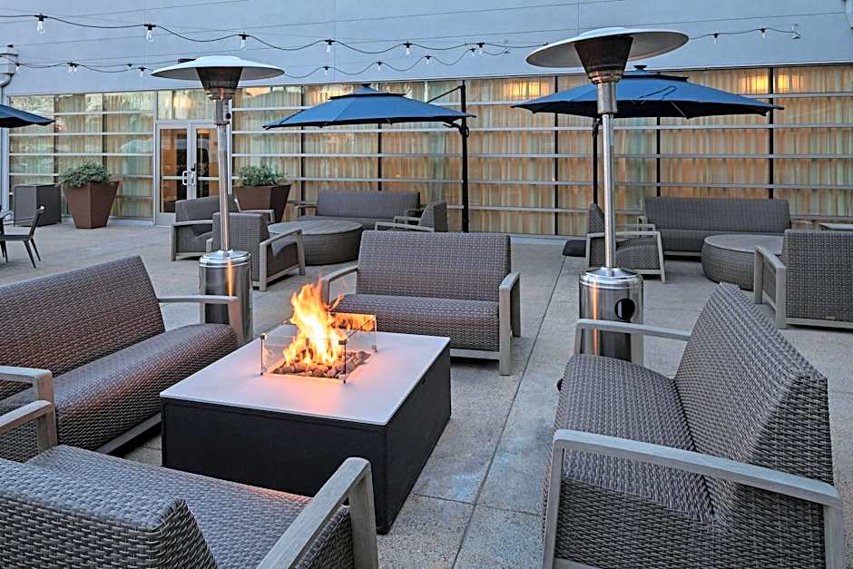 Courtyard by Marriott Long Beach Airport