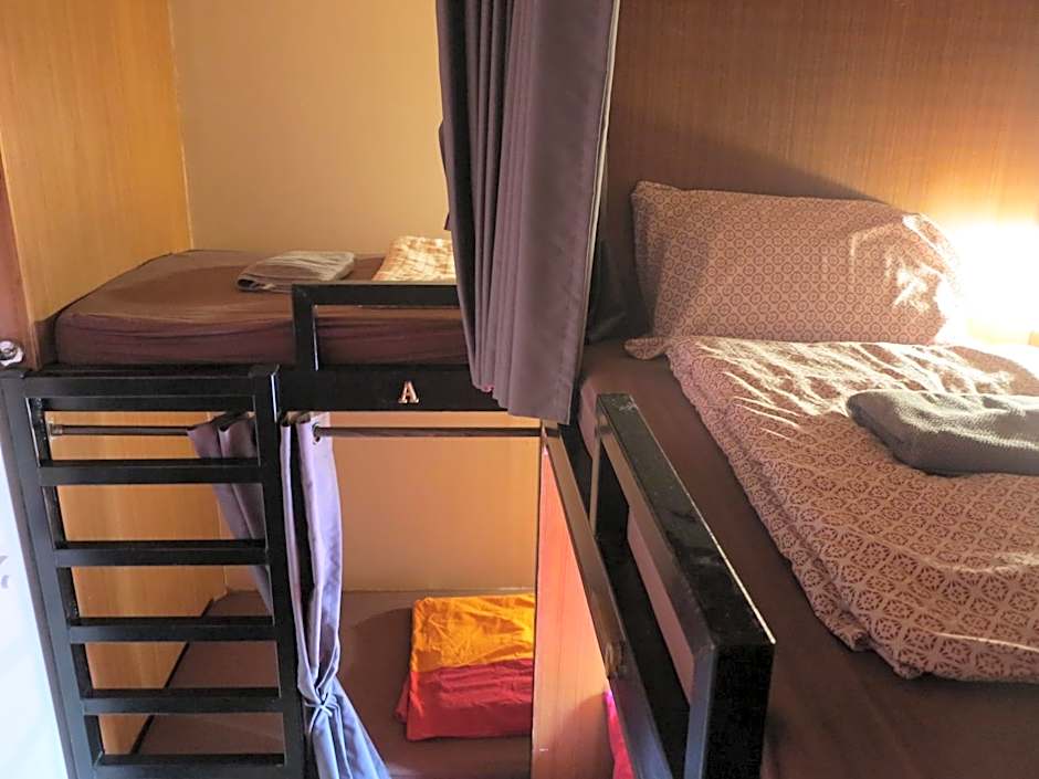 Non House Bangkok บ้านนอนโฮสเทล