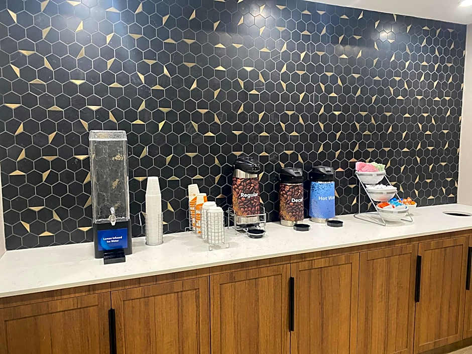 Comfort Inn & Suites